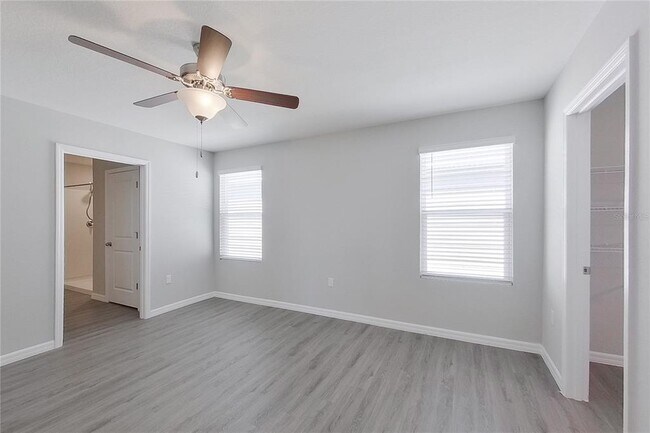 Building Photo - 8704 SW 44th Ct