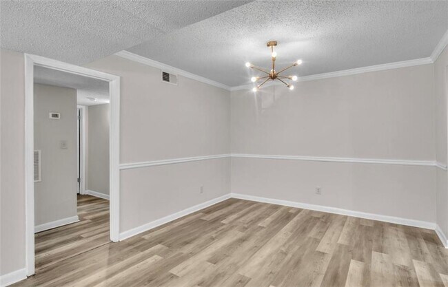 Building Photo - 6900 Roswell Rd