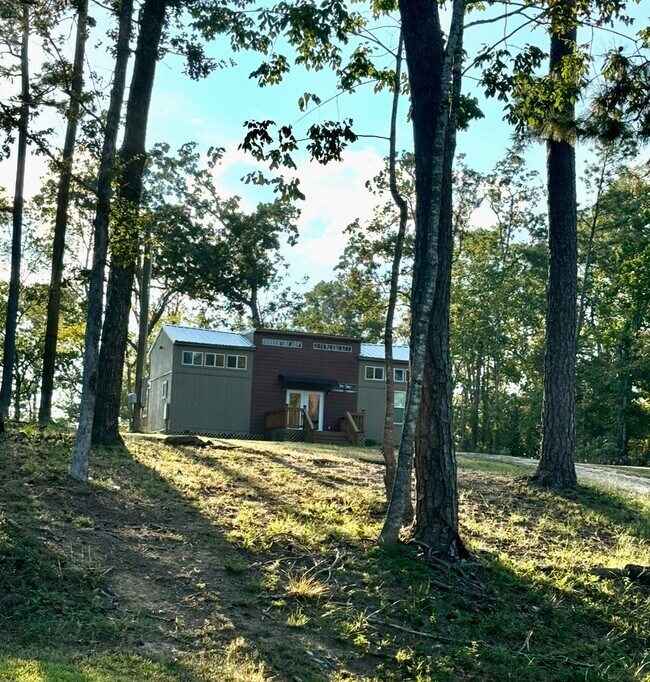 Building Photo - 373 Saddle Surrey Rd