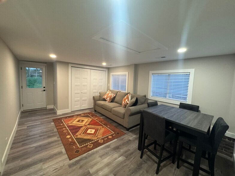 Building Photo - 4610 Meadow Ct