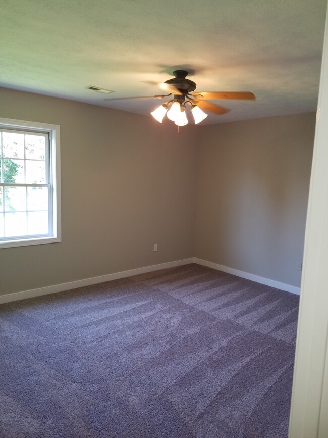 Building Photo - 7035 Evergreen Rd