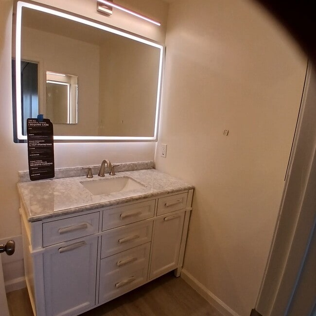 Building Photo - Scripps Westview Condo