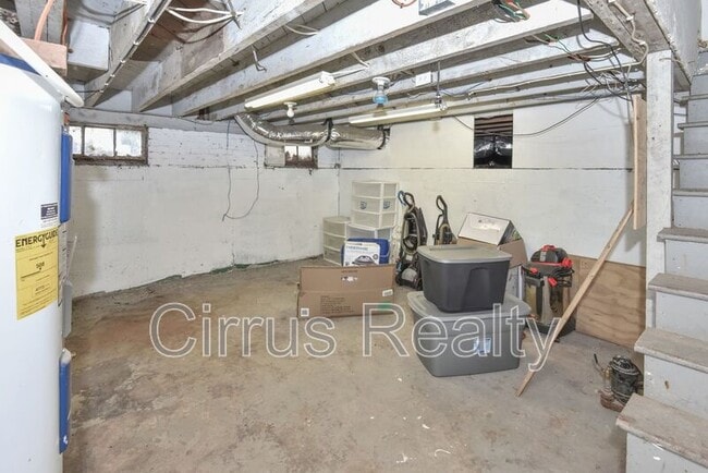 Building Photo - 10 Parkside Pl