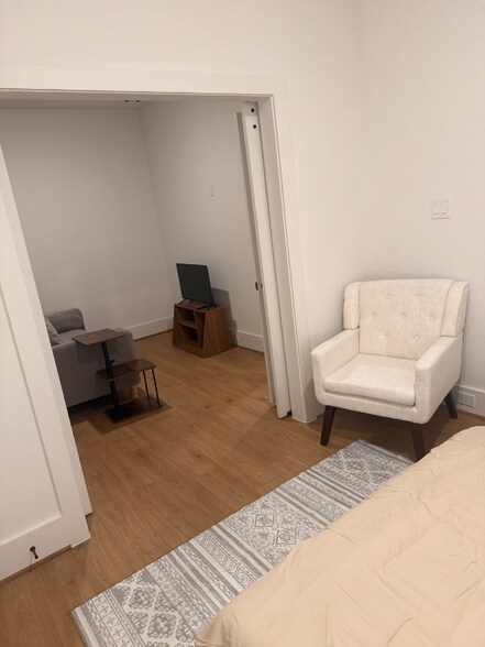 Building Photo - 1901 S Victory St