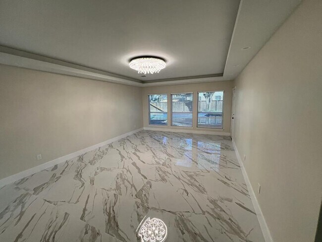 Building Photo - 3203 Country Club Blvd
