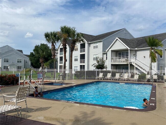 Building Photo - 1222 Bermuda Lakes Ln