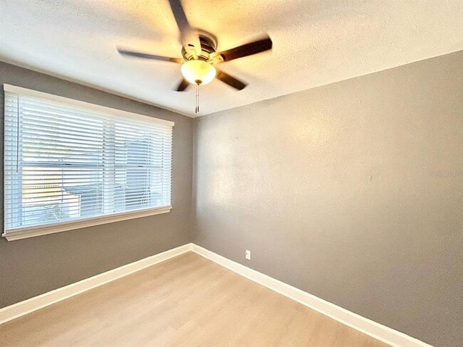 Building Photo - 2720 Edwards Ave S