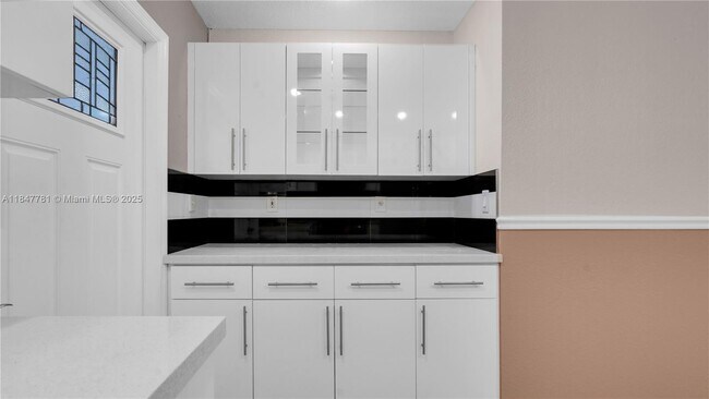 Building Photo - 2860 W 80th St
