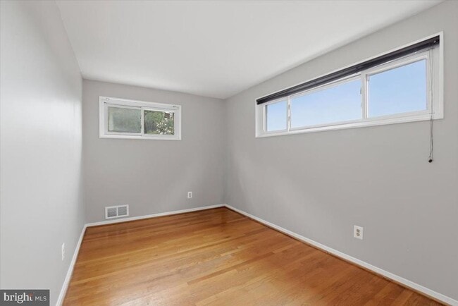 Building Photo - 5024 8th Rd S