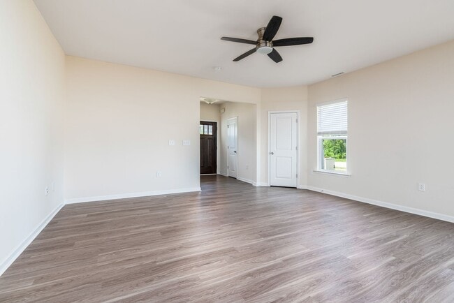 Building Photo - End unit townhome loaded with upgrades close to RTP! Available: Now