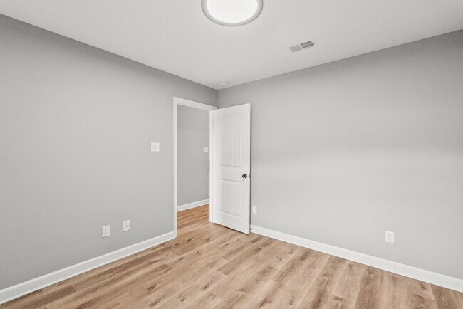 Building Photo - 18 Lilly Ann Cir