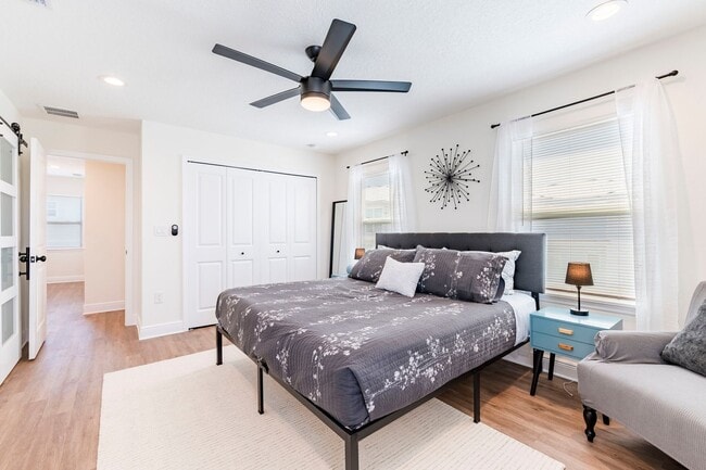 Building Photo - Fully Furnished + Utilities Included Beach...
