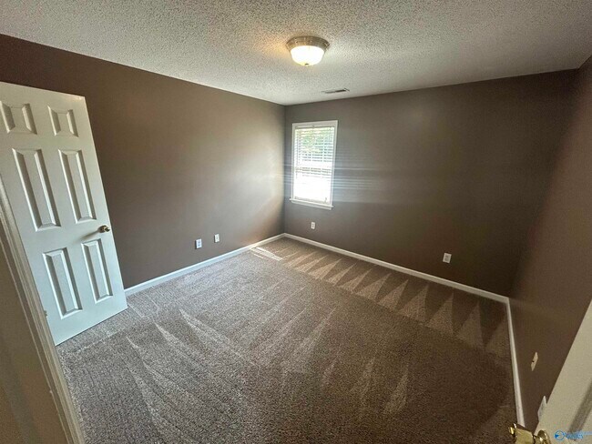 Building Photo - 111 Sunnyfield Dr