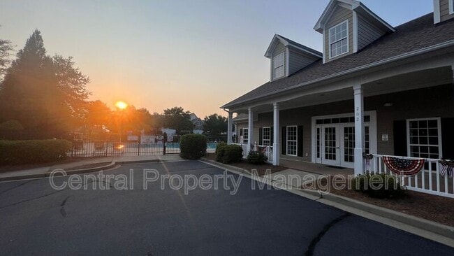 Building Photo - 436 Shoreline Blvd