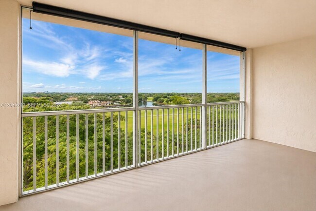 Building Photo - 250 Jacaranda Dr