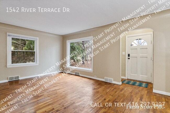 Building Photo - 1542 River Terrace