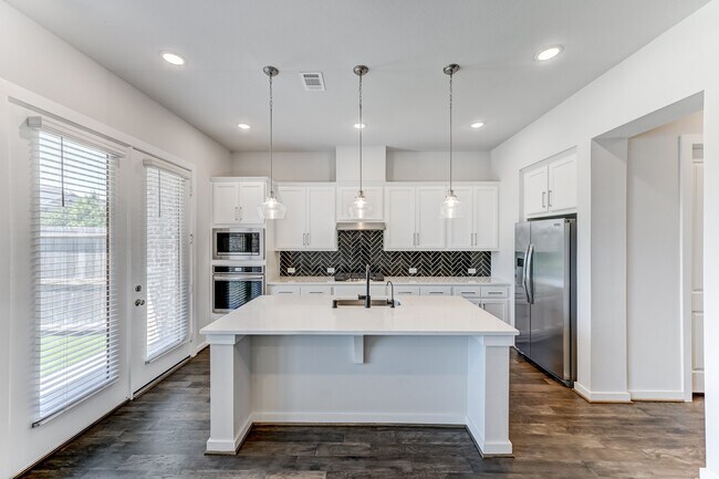 Building Photo - 6570 Scarlet Pond Ln