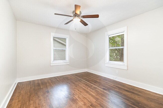 Building Photo - Charming 3BR/1BA Ranch Home with Fenced Backyard & Screened Porch