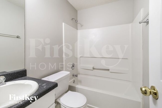 Building Photo - 164 Regency Park Dr