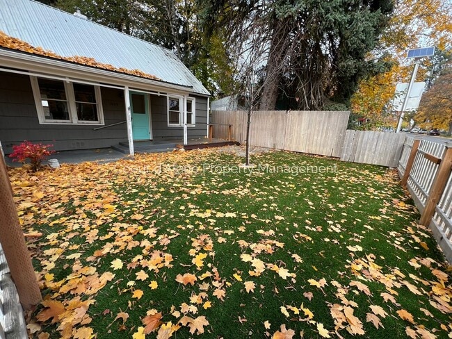 Building Photo - 2 bed house in incredible location!