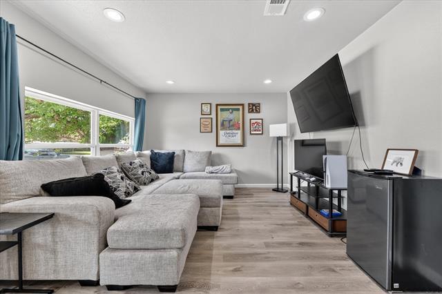 Building Photo - 324 N Shore Pl