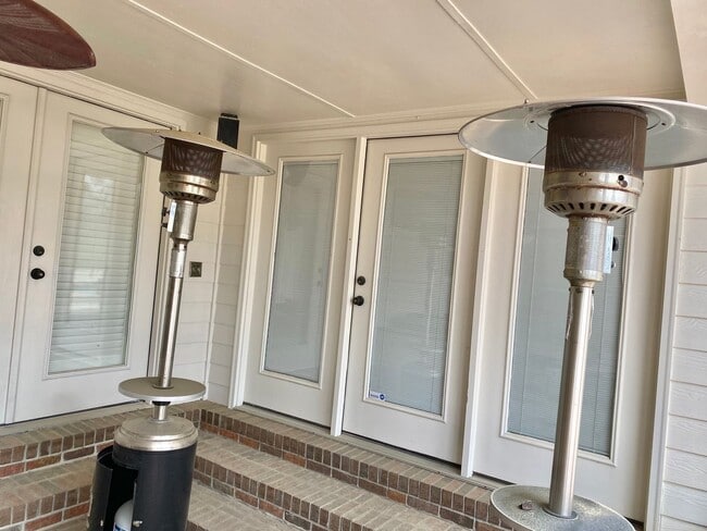 Building Photo - 1407 Camellia Dr