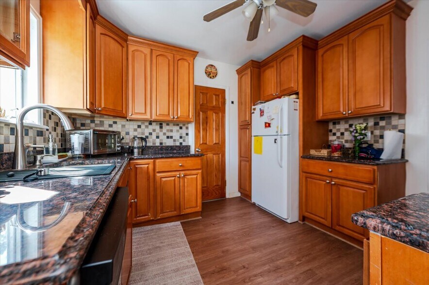 Building Photo - 48 Davison Pl