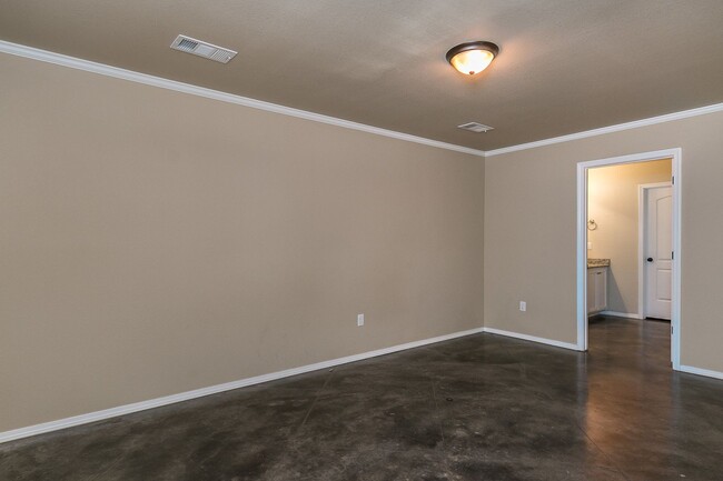 Building Photo - Three bedroom townhome in Tradewinds