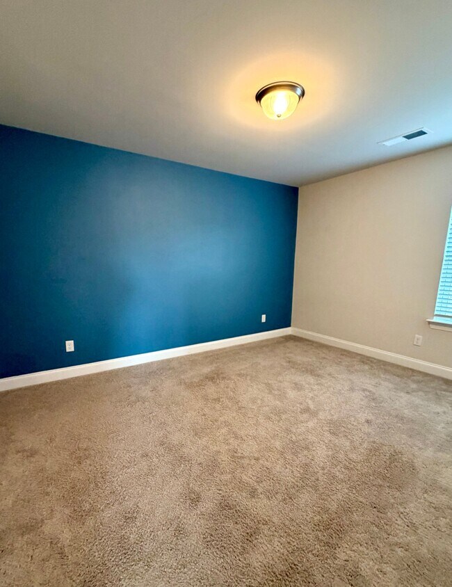 Building Photo - 416 Deveron Dr