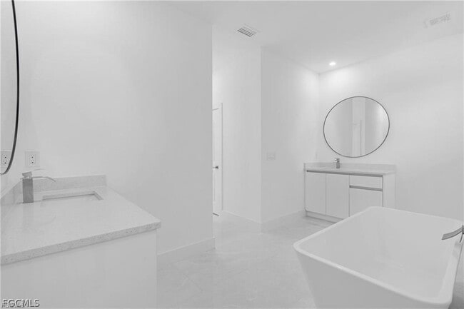 Building Photo - 2001 NW 25th Ave