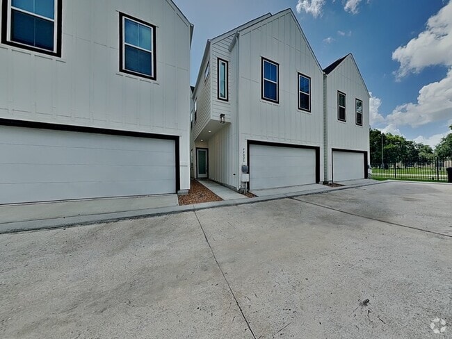 Building Photo - 9902 Clark Rd