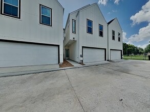 Building Photo - 9902 Clark Rd
