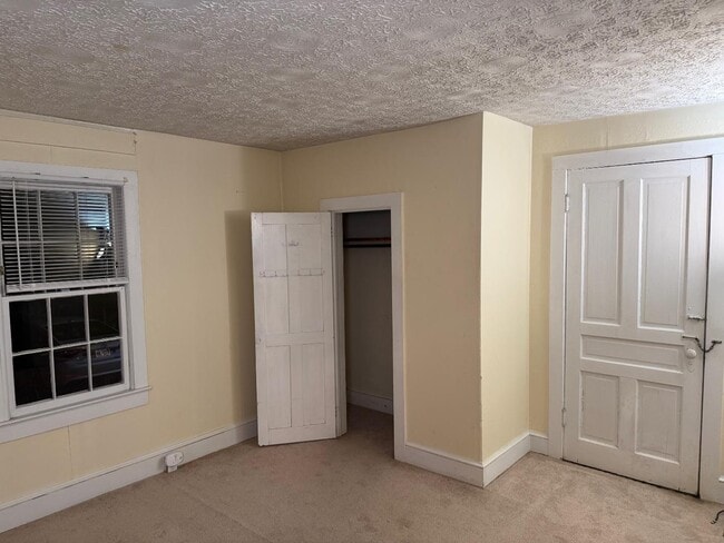 Building Photo - 1533 W Northwest Blvd