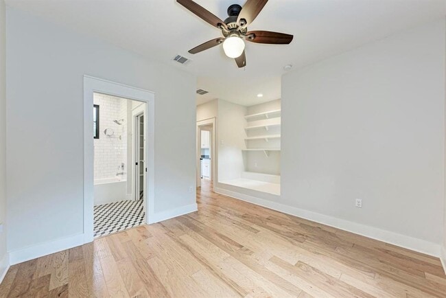 Building Photo - 1707 W St Johns Ave