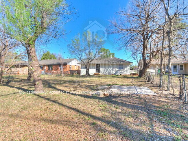 Building Photo - Charming Mid Norman 3 Bed 2 Bath Home!