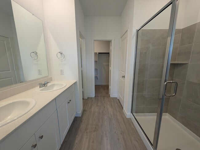 Building Photo - 325 Texas Trl