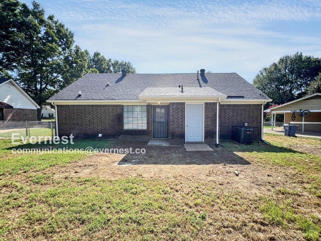 Building Photo - 3455 Castle Dr