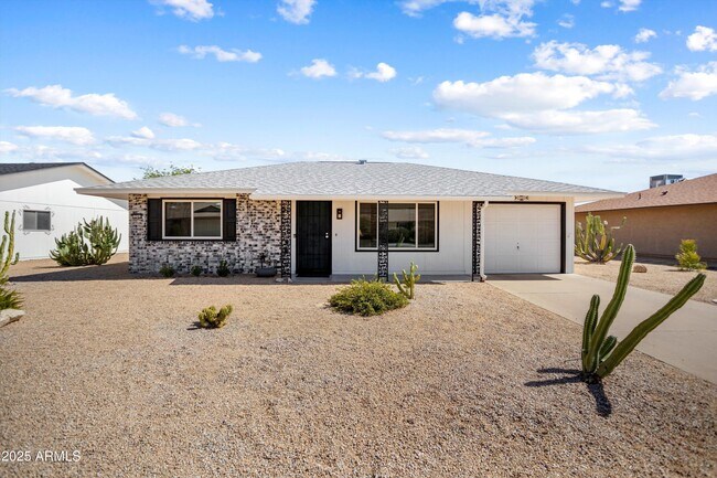 Building Photo - 12543 W Parkwood Dr