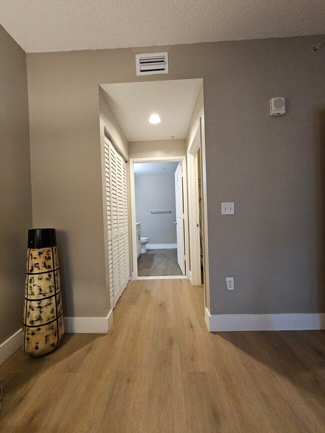 Building Photo - 780 S Sapodilla Ave