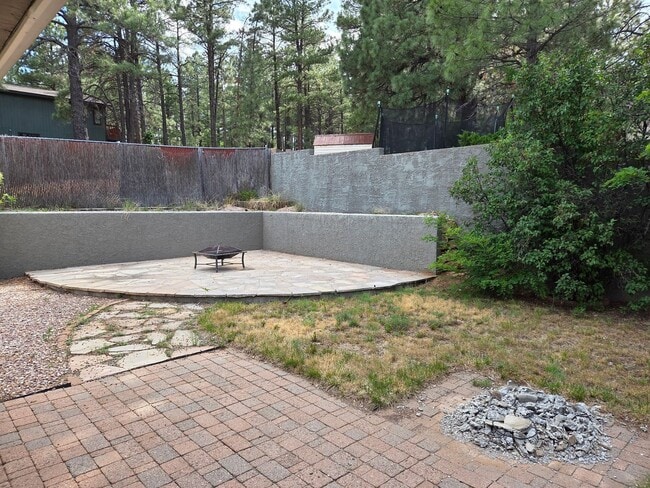 Building Photo - COMING IN SEPTEMBER! East Flagstaff Home w...