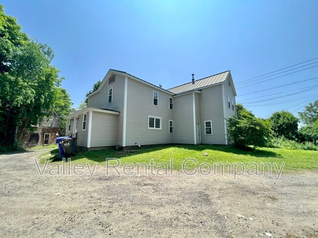 Building Photo - 122 Old Amherst Rd