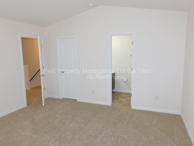 Building Photo - 415 Hidden Brook Ln