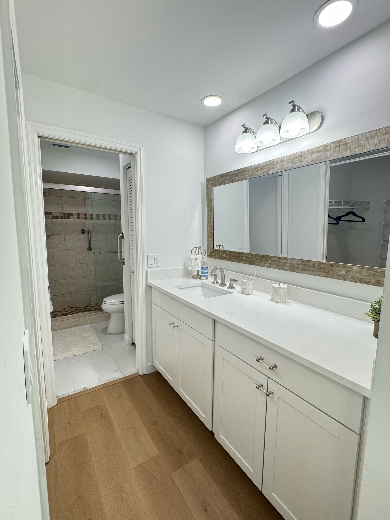 Building Photo - 529 Mardel Dr