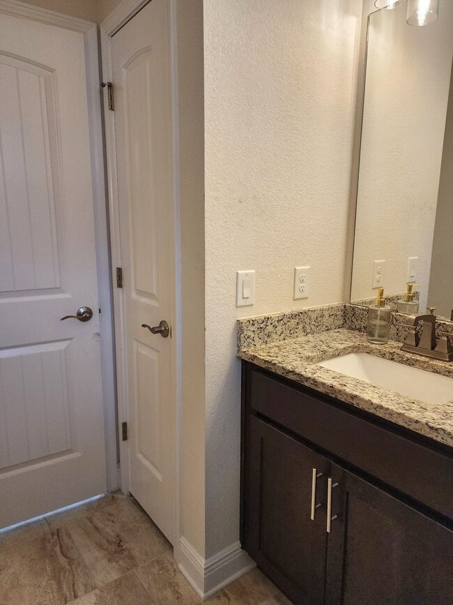 Building Photo - Welcome to this stunning 4-bedroom, 3-bath...