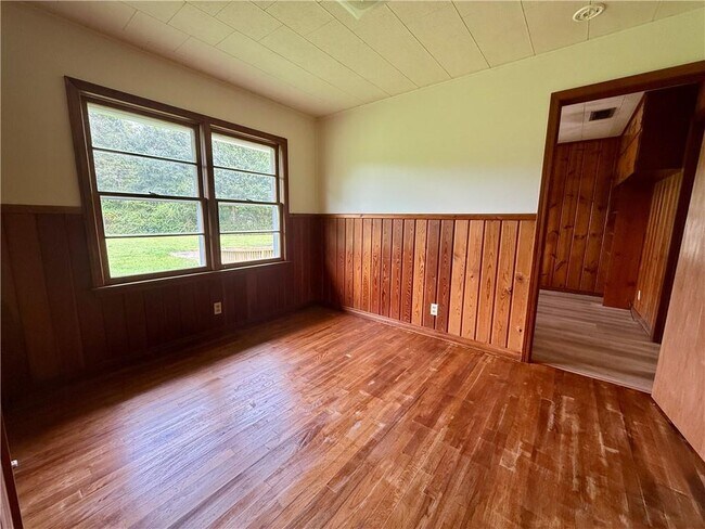 Building Photo - 5520 Helen Dr