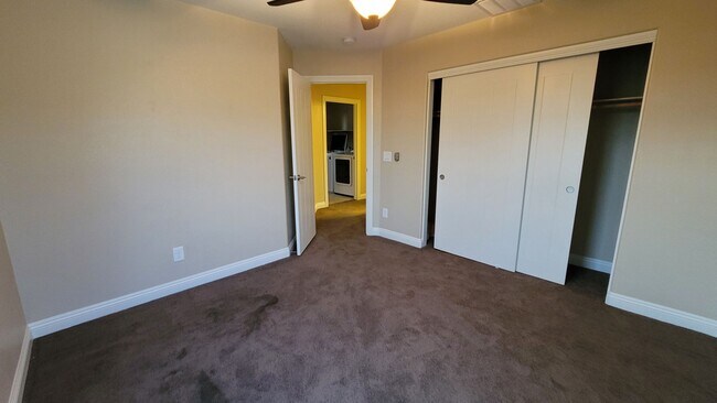 Building Photo - SW BEAUTY!!!   215/RUSSELL AREA