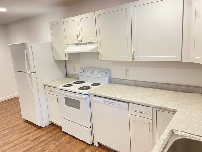 Building Photo - 1872 S Mayo Trl