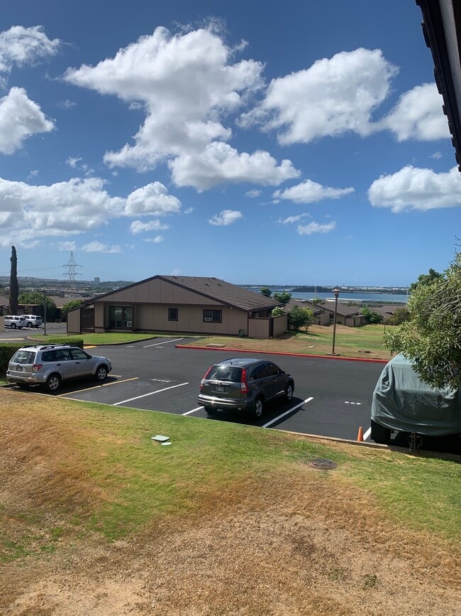 Building Photo - 1421-1421 Ka?ahumanu St