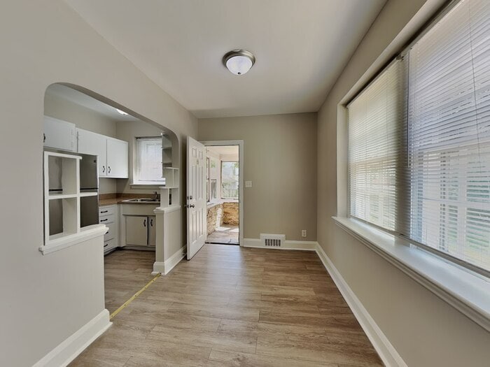 Building Photo - 3609 Kenmar Rd