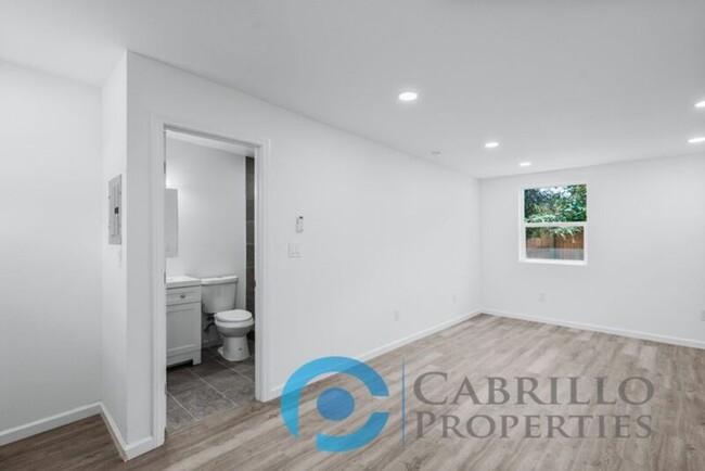 Building Photo - 2527 Tuberose St